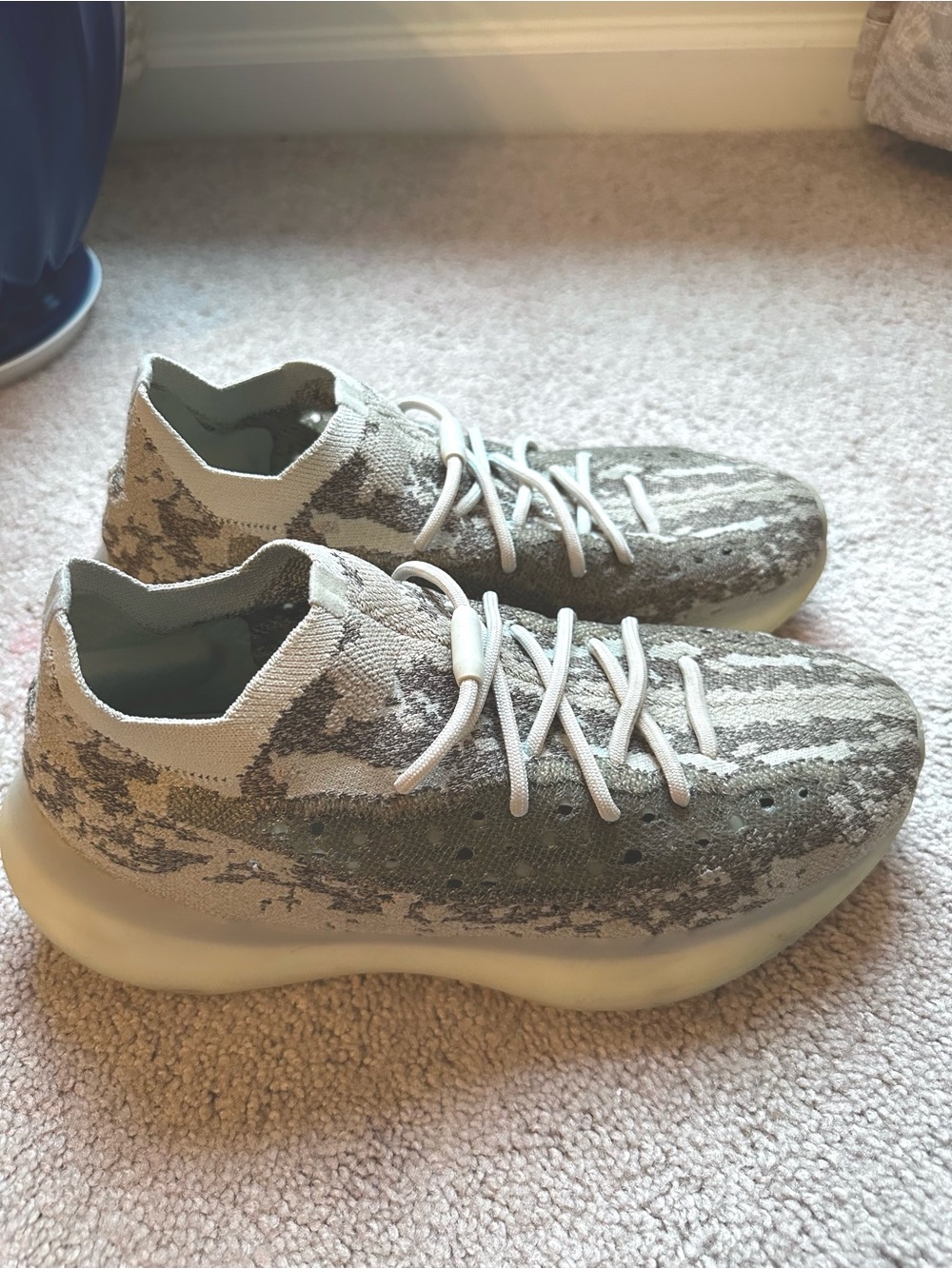 adidas Yeezy Boost 380 Pyrite GZ0473 size 10 - Picture 7 of 8